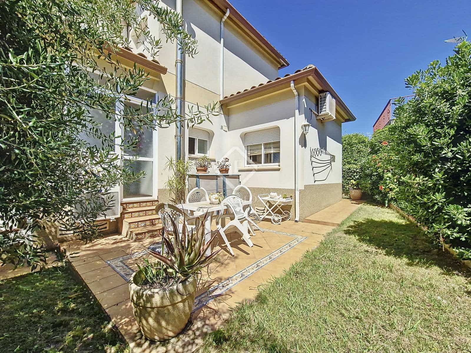 4 soveværelse Villa til salg i Cubelles med swimmingpool garage - € 460.000 (Ref: 8438142)