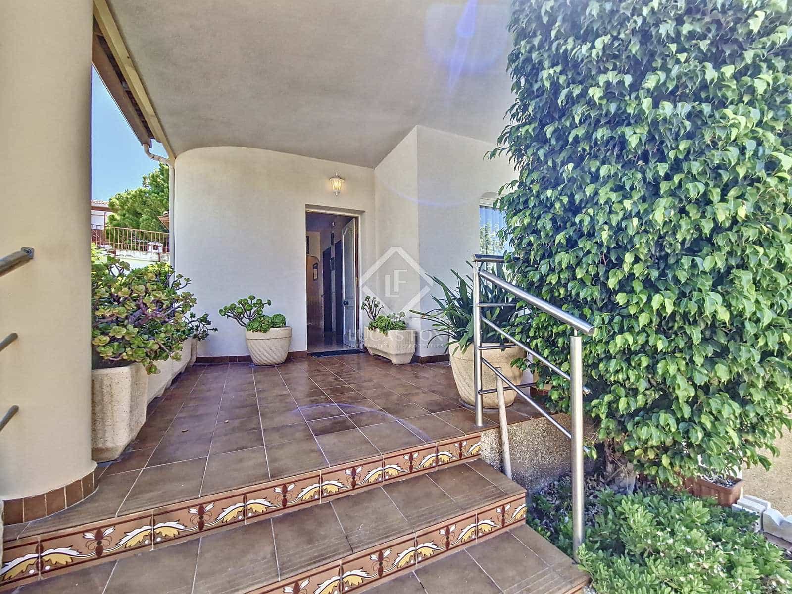 4 soveværelse Villa til salg i Cubelles med swimmingpool garage - € 460.000 (Ref: 8438142)