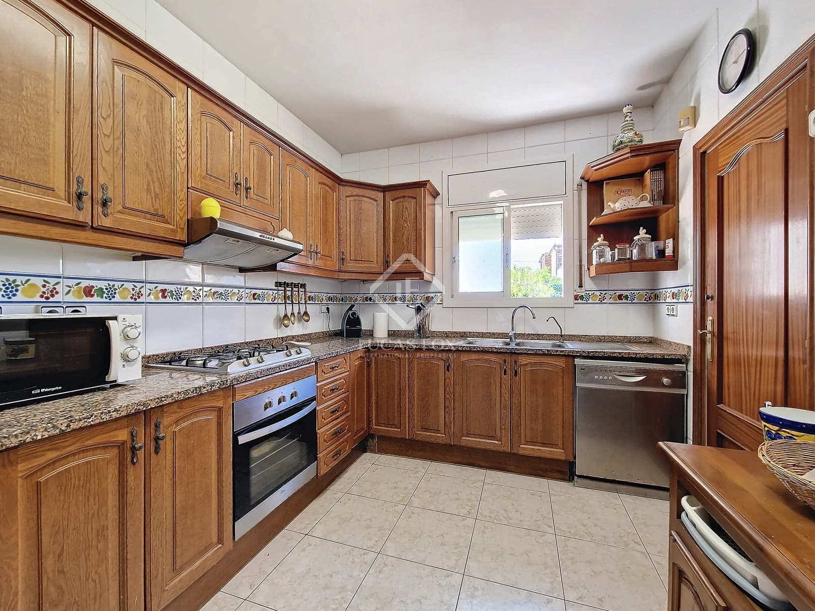 4 soveværelse Villa til salg i Cubelles med swimmingpool garage - € 460.000 (Ref: 8438142)