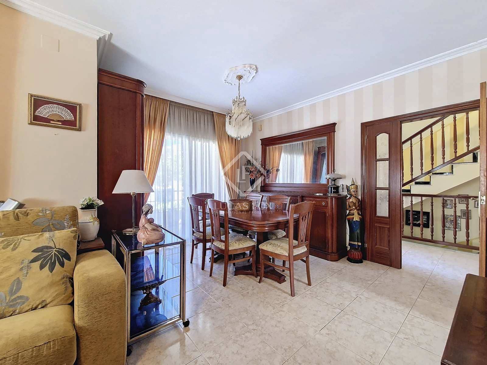 4 soveværelse Villa til salg i Cubelles med swimmingpool garage - € 460.000 (Ref: 8438142)