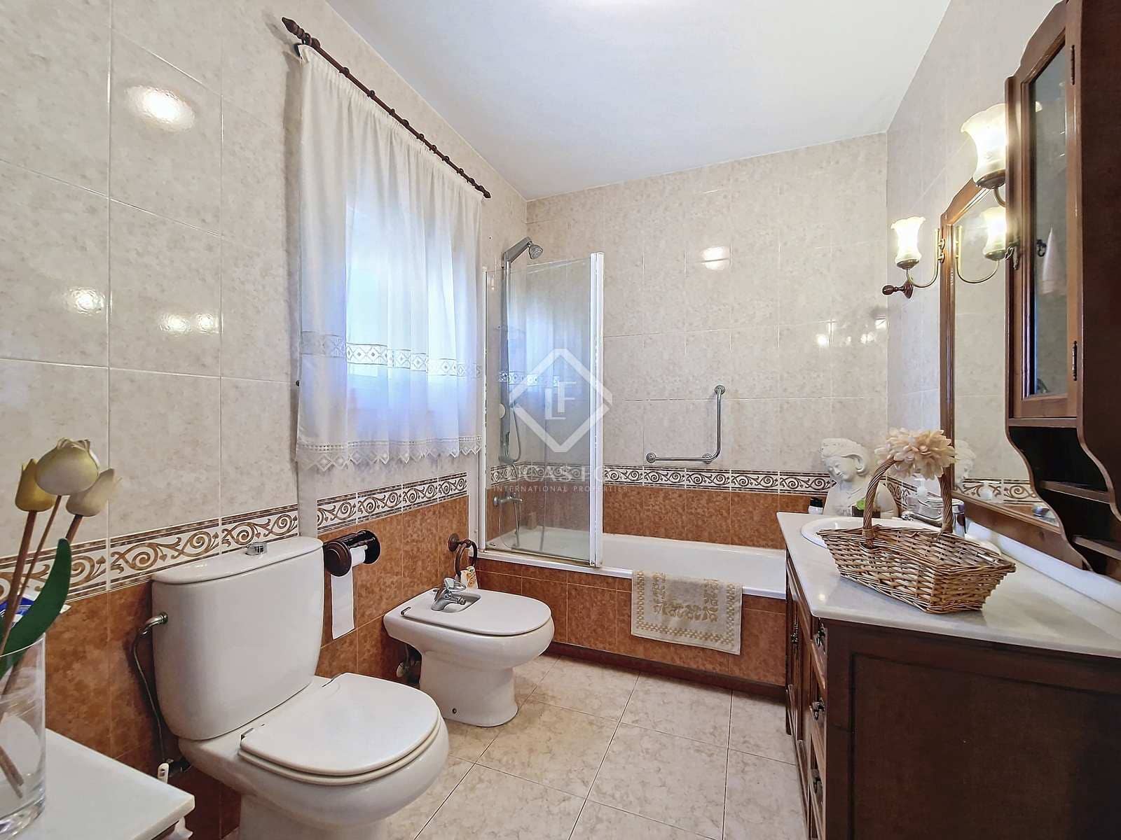 4 soveværelse Villa til salg i Cubelles med swimmingpool garage - € 460.000 (Ref: 8438142)