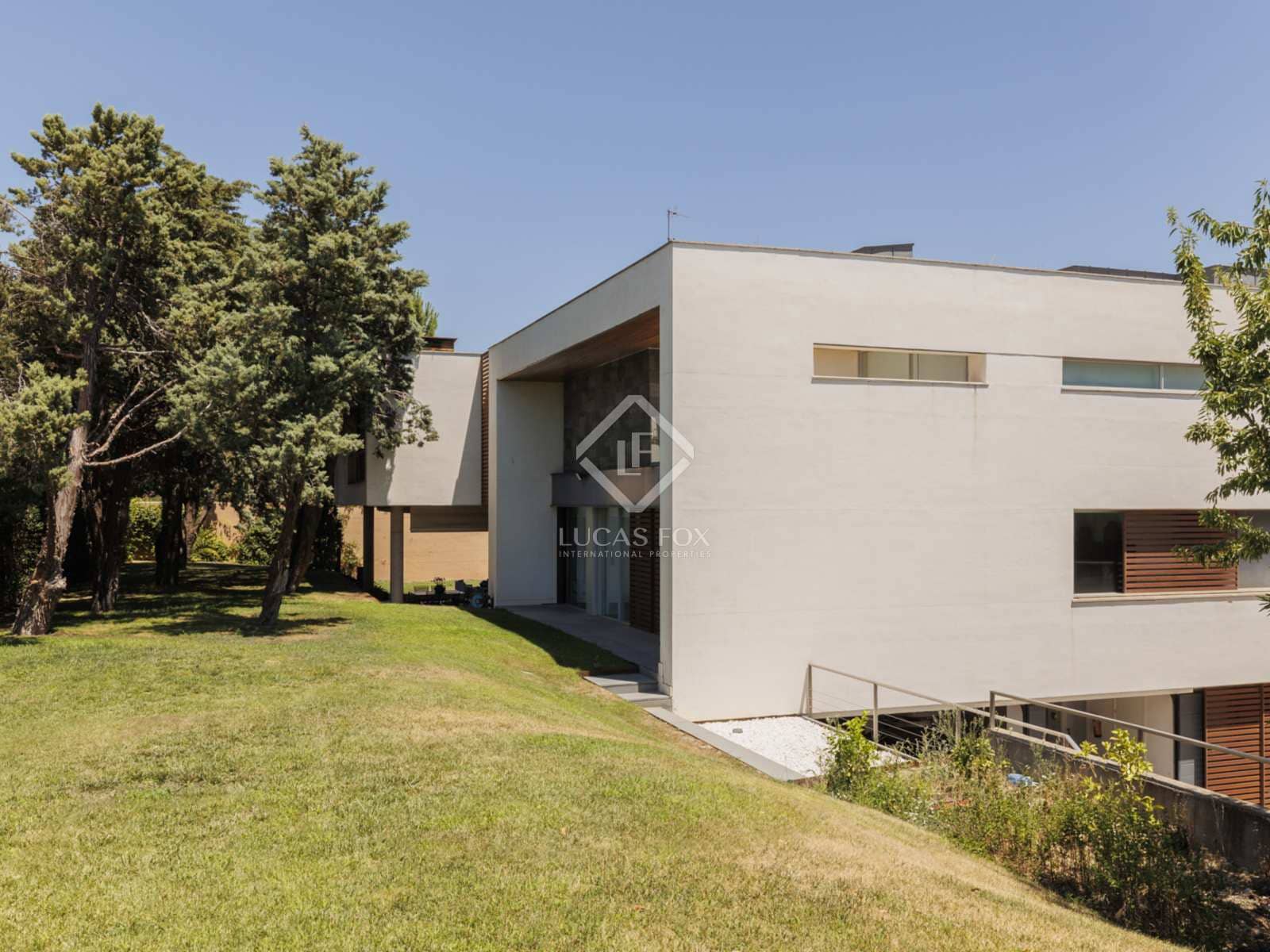 7 soveværelse Villa til salg i Pozuelo de Alarcon med swimmingpool garage - € 7.300.000 (Ref: 8439587)