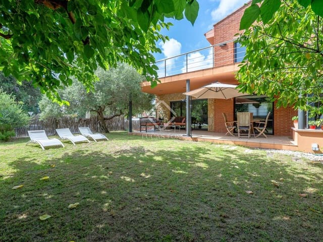 4 bedroom Villa for sale in Tarragona city with garage - € 695,000 (Ref: 8441629)