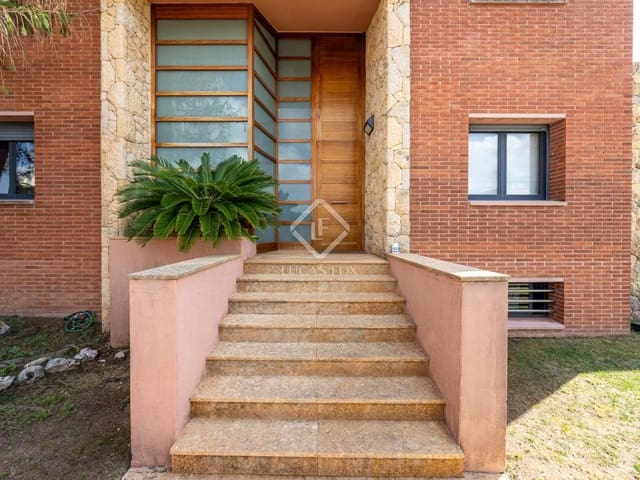 4 bedroom Villa for sale in Tarragona city with garage - € 695,000 (Ref: 8441629)