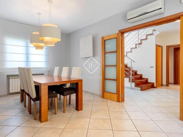 4 bedroom Villa for sale in Tarragona city with garage - € 695,000 (Ref: 8441629)