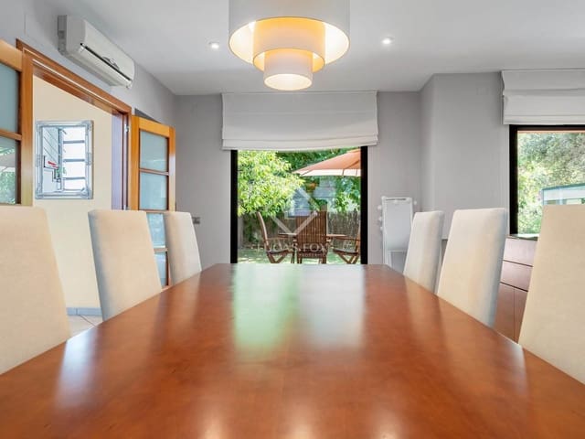 4 bedroom Villa for sale in Tarragona city with garage - € 695,000 (Ref: 8441629)