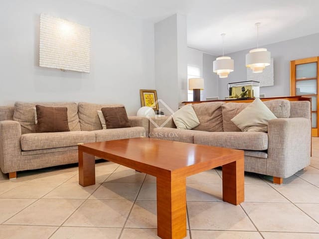 4 bedroom Villa for sale in Tarragona city with garage - € 695,000 (Ref: 8441629)