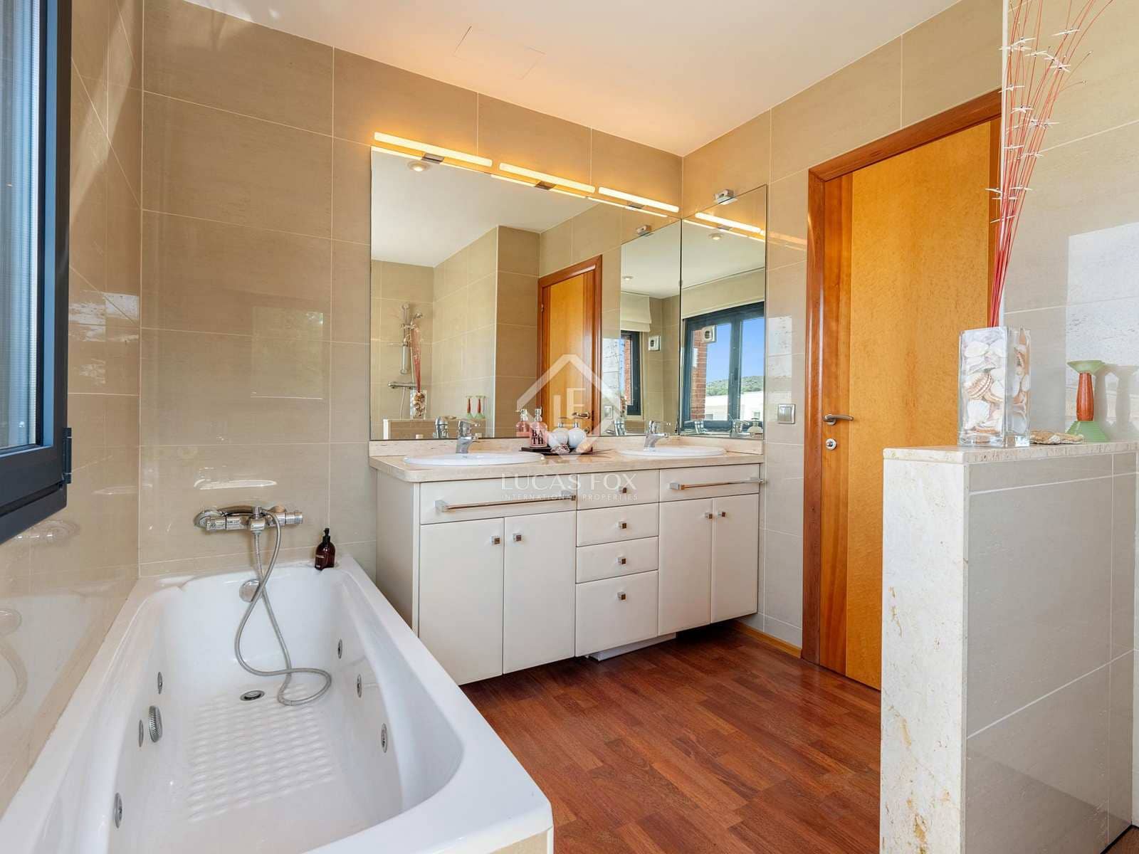 4 soveværelse Villa til salg i Tarragona by med garage - € 695.000 (Ref: 8441629)