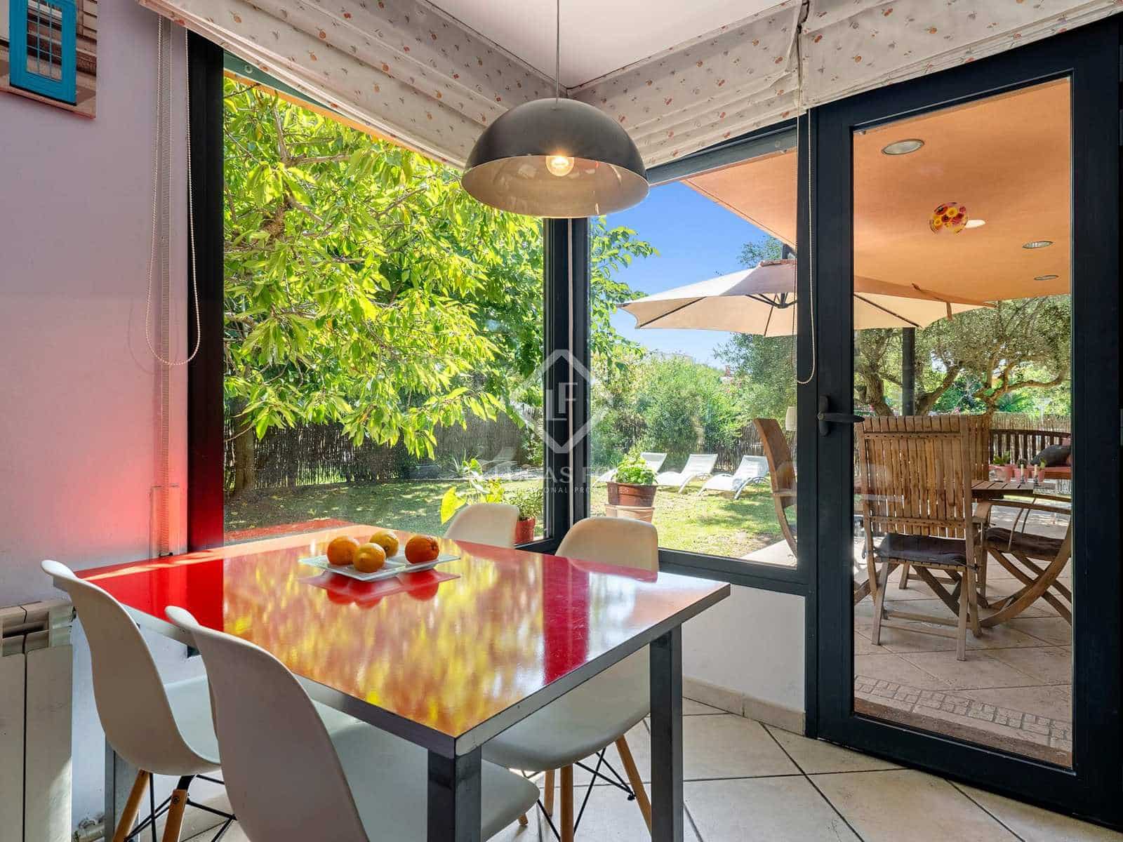 4 soveværelse Villa til salg i Tarragona by med garage - € 695.000 (Ref: 8441629)