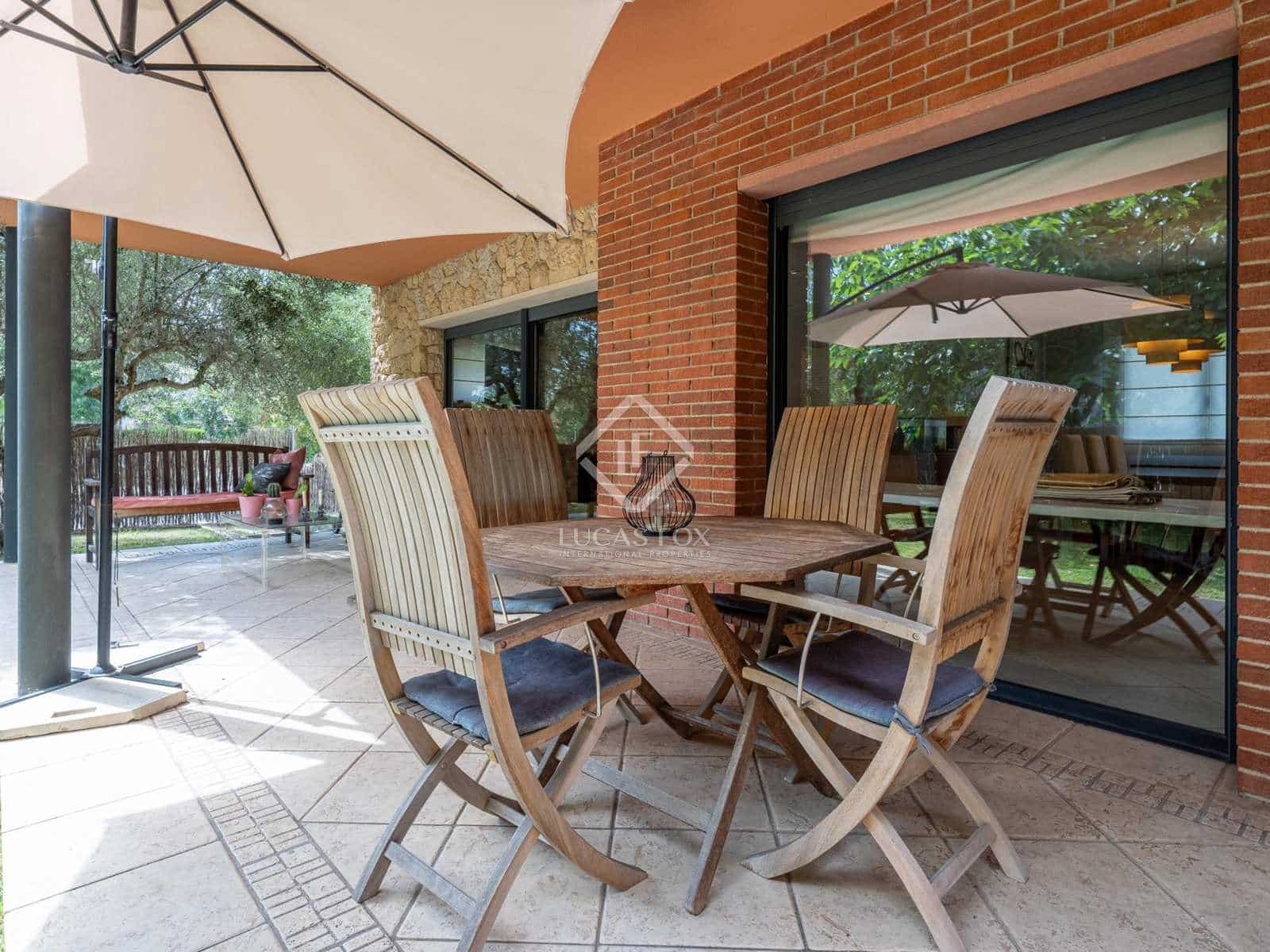 4 soveværelse Villa til salg i Tarragona by med garage - € 695.000 (Ref: 8441629)