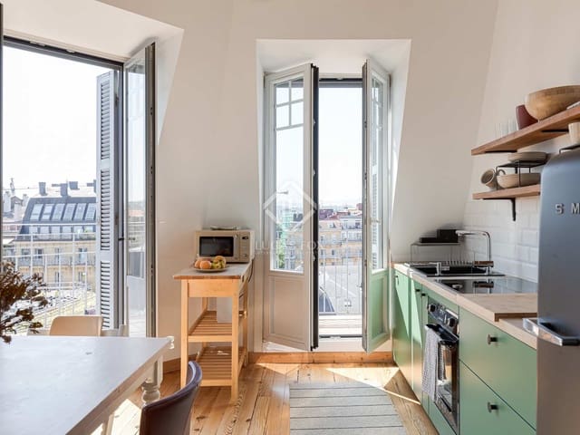 Apartamento de 3 habitaciones en Donostia-San Sebastián en alquiler - 2.000 € (Ref: 8444200)