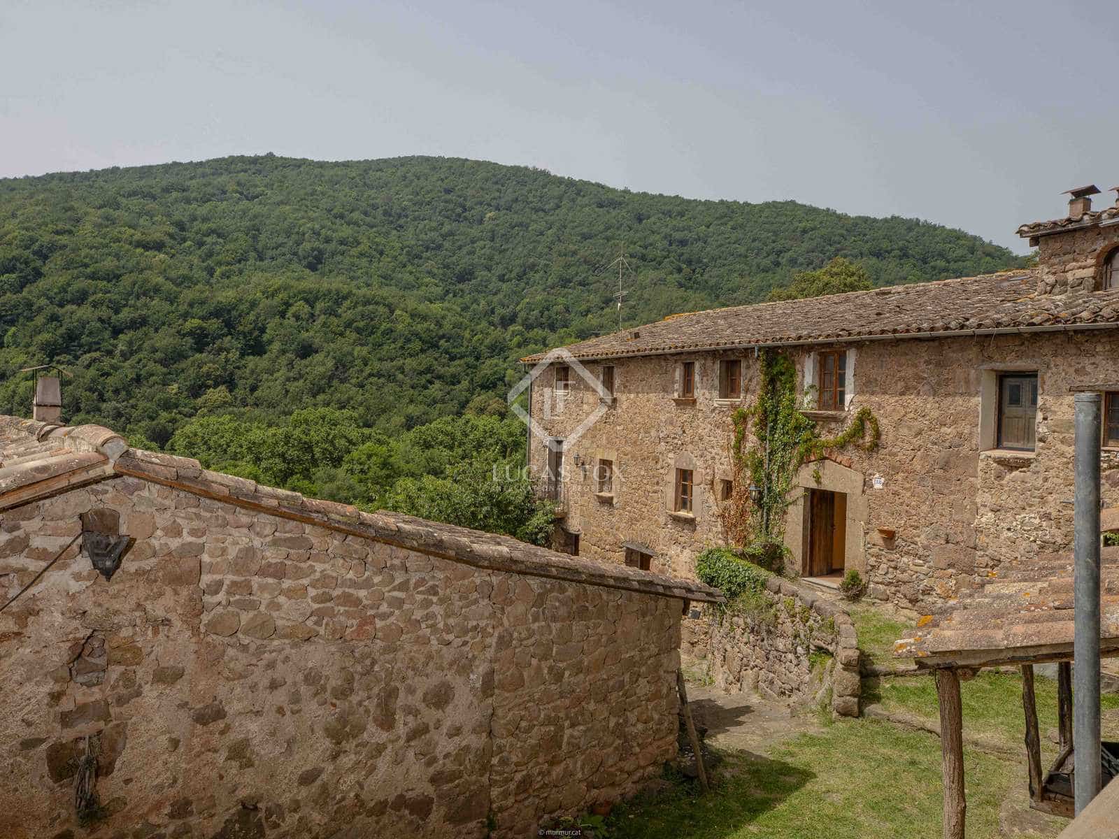 15 soveværelse Finca/Landehus til salg i La Vall de Bianya med swimmingpool garage - € 1.050.000 (Ref: 8444848)