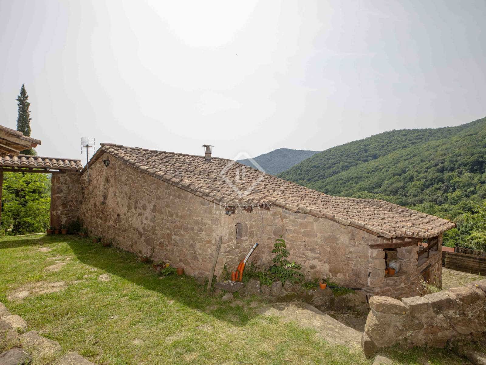 15 soveværelse Finca/Landehus til salg i La Vall de Bianya med swimmingpool garage - € 1.050.000 (Ref: 8444848)