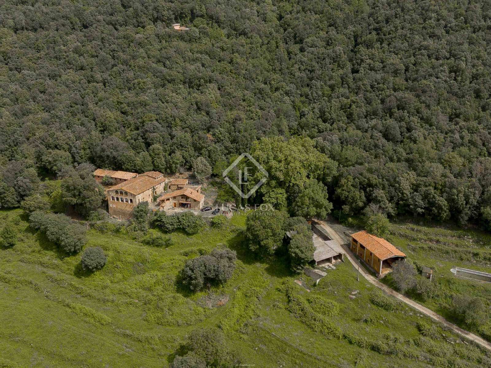 15 soveværelse Finca/Landehus til salg i La Vall de Bianya med swimmingpool garage - € 1.050.000 (Ref: 8444848)