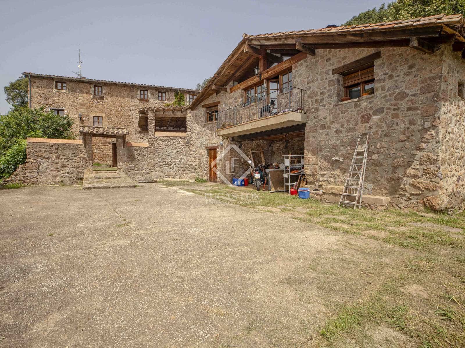 15 soveværelse Finca/Landehus til salg i La Vall de Bianya med swimmingpool garage - € 1.050.000 (Ref: 8444848)