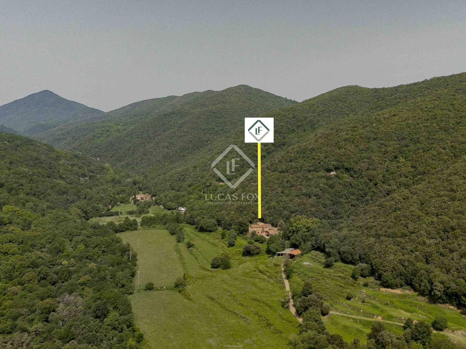 15 soveværelse Finca/Landehus til salg i La Vall de Bianya med swimmingpool garage - € 1.050.000 (Ref: 8444848)