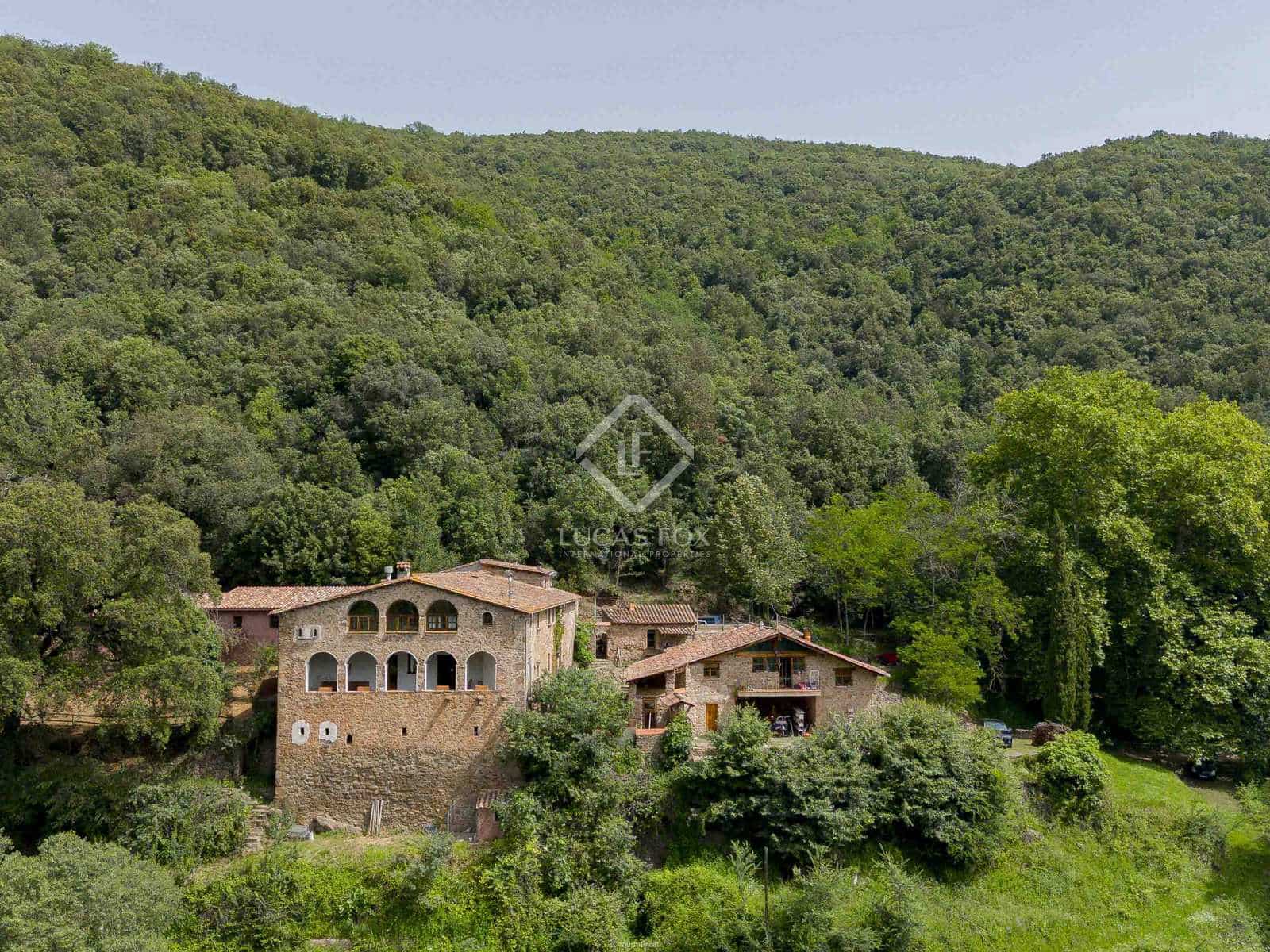 15 soveværelse Finca/Landehus til salg i La Vall de Bianya med swimmingpool garage - € 1.050.000 (Ref: 8444848)