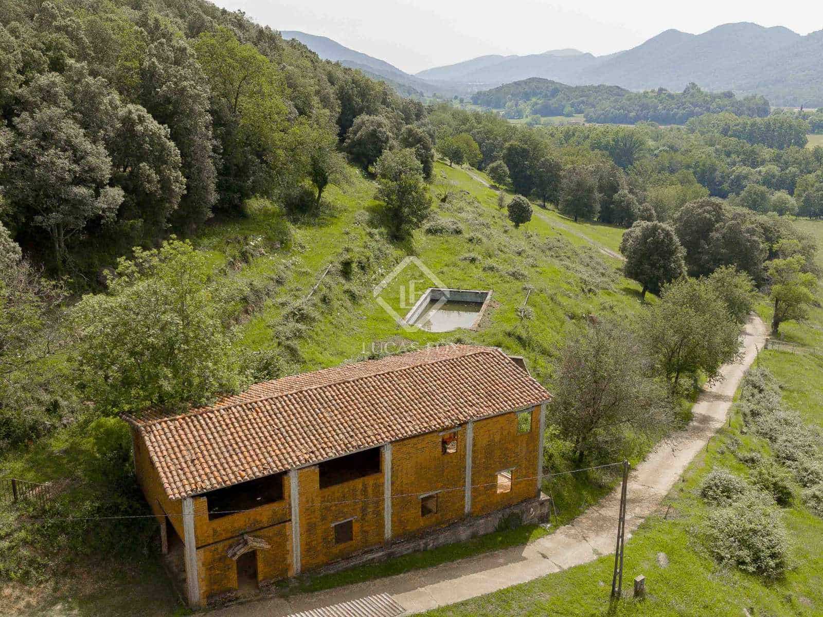 15 soveværelse Finca/Landehus til salg i La Vall de Bianya med swimmingpool garage - € 1.050.000 (Ref: 8444848)