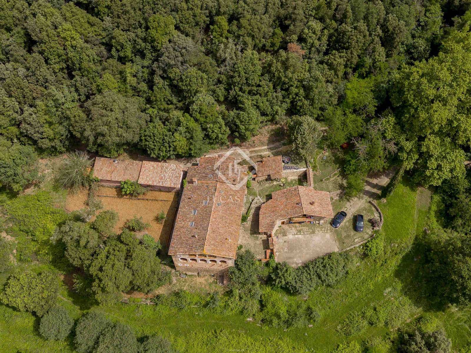 15 soveværelse Finca/Landehus til salg i La Vall de Bianya med swimmingpool garage - € 1.050.000 (Ref: 8444848)
