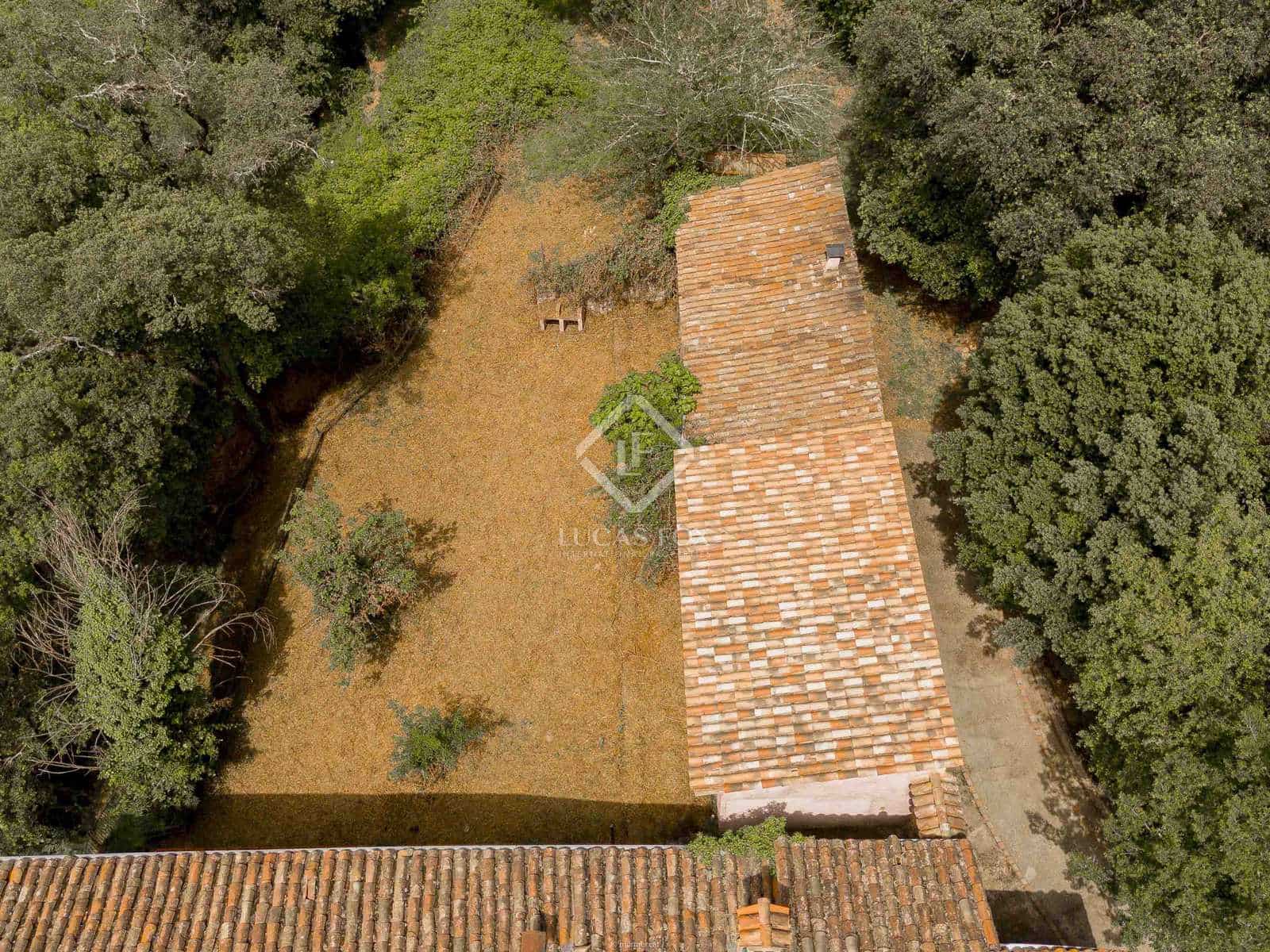 15 soveværelse Finca/Landehus til salg i La Vall de Bianya med swimmingpool garage - € 1.050.000 (Ref: 8444848)