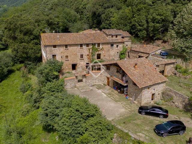 15 slaapkamer Finca/Landhuis te koop in La Vall de Bianya met zwembad garage - € 1.050.000 (Ref: 8444848)