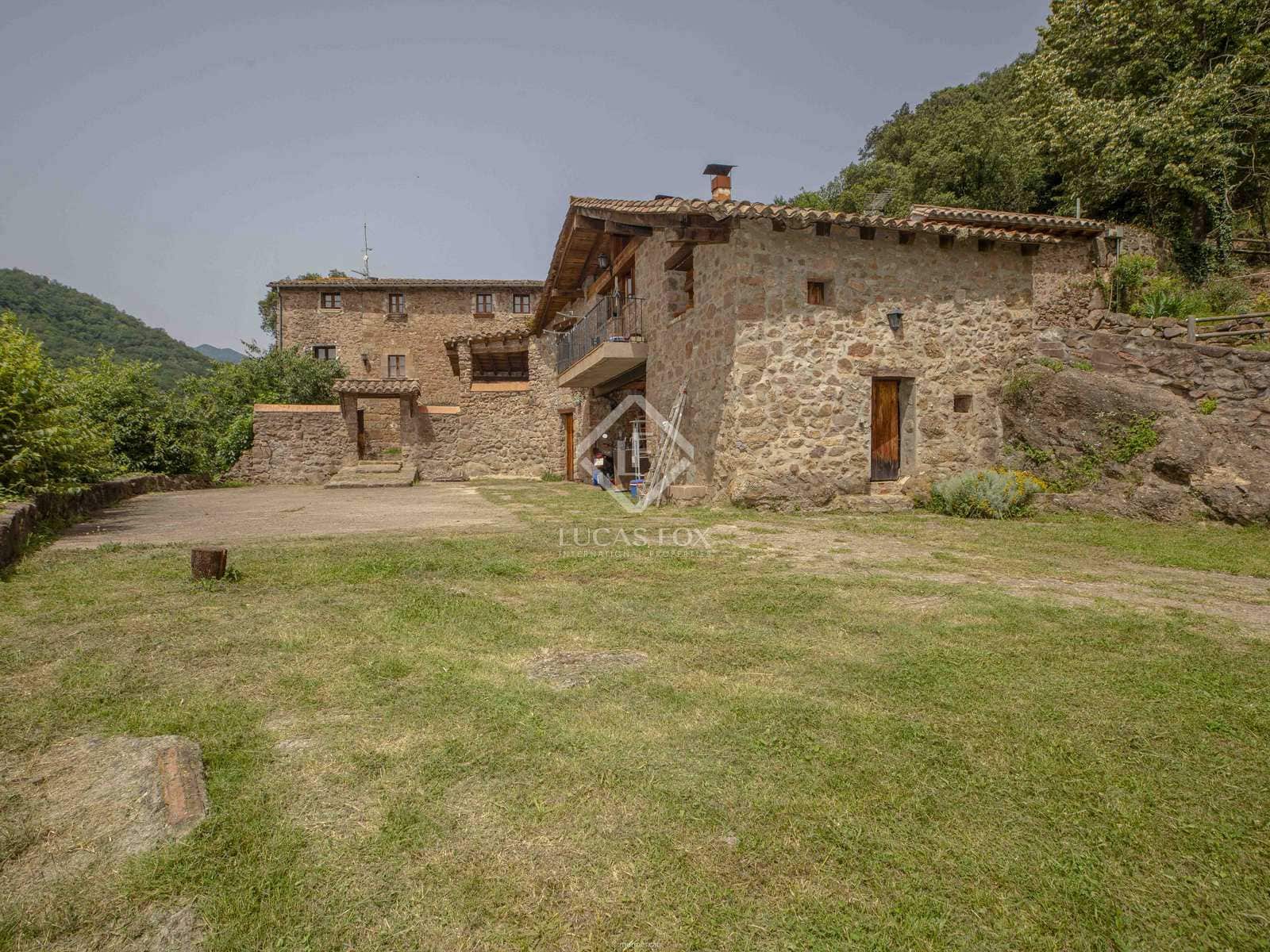 15 soveværelse Finca/Landehus til salg i La Vall de Bianya med swimmingpool garage - € 1.050.000 (Ref: 8444848)