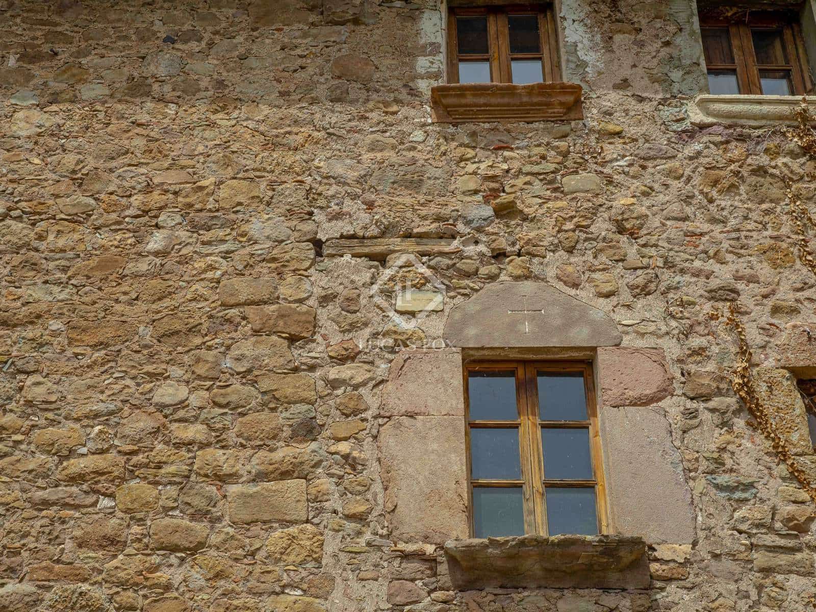 15 soveværelse Finca/Landehus til salg i La Vall de Bianya med swimmingpool garage - € 1.050.000 (Ref: 8444848)