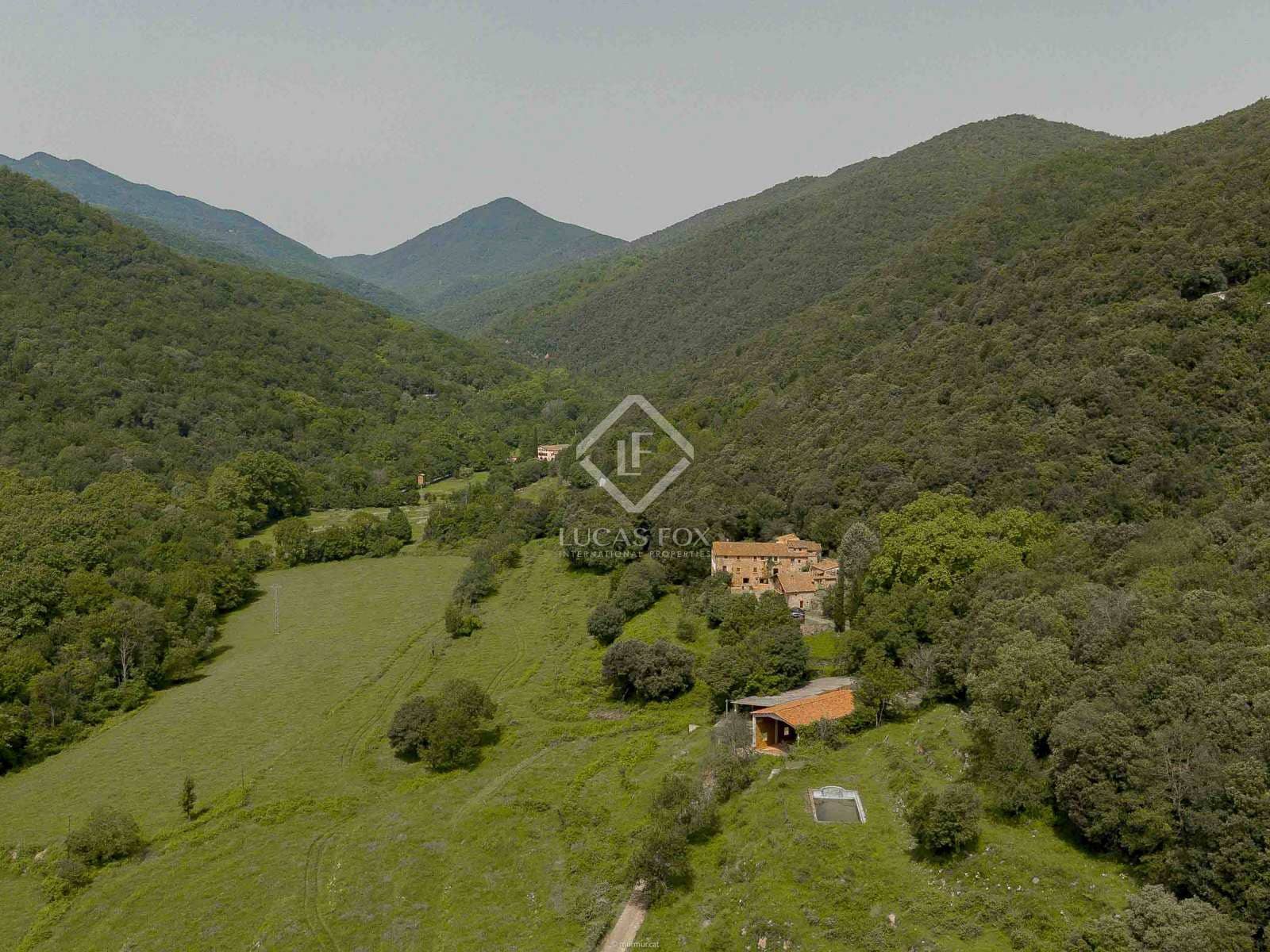 15 soveværelse Finca/Landehus til salg i La Vall de Bianya med swimmingpool garage - € 1.050.000 (Ref: 8444848)