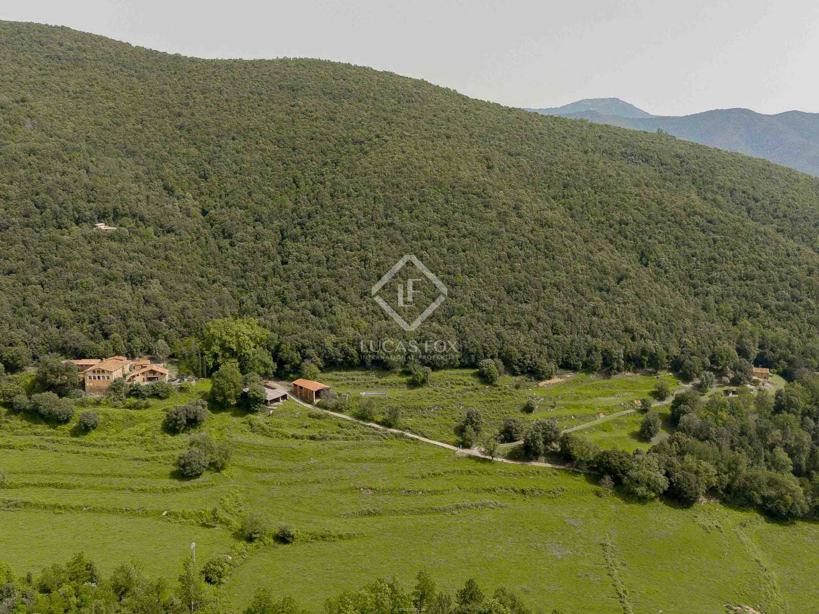 15 soveværelse Finca/Landehus til salg i La Vall de Bianya med swimmingpool garage - € 1.050.000 (Ref: 8444848)