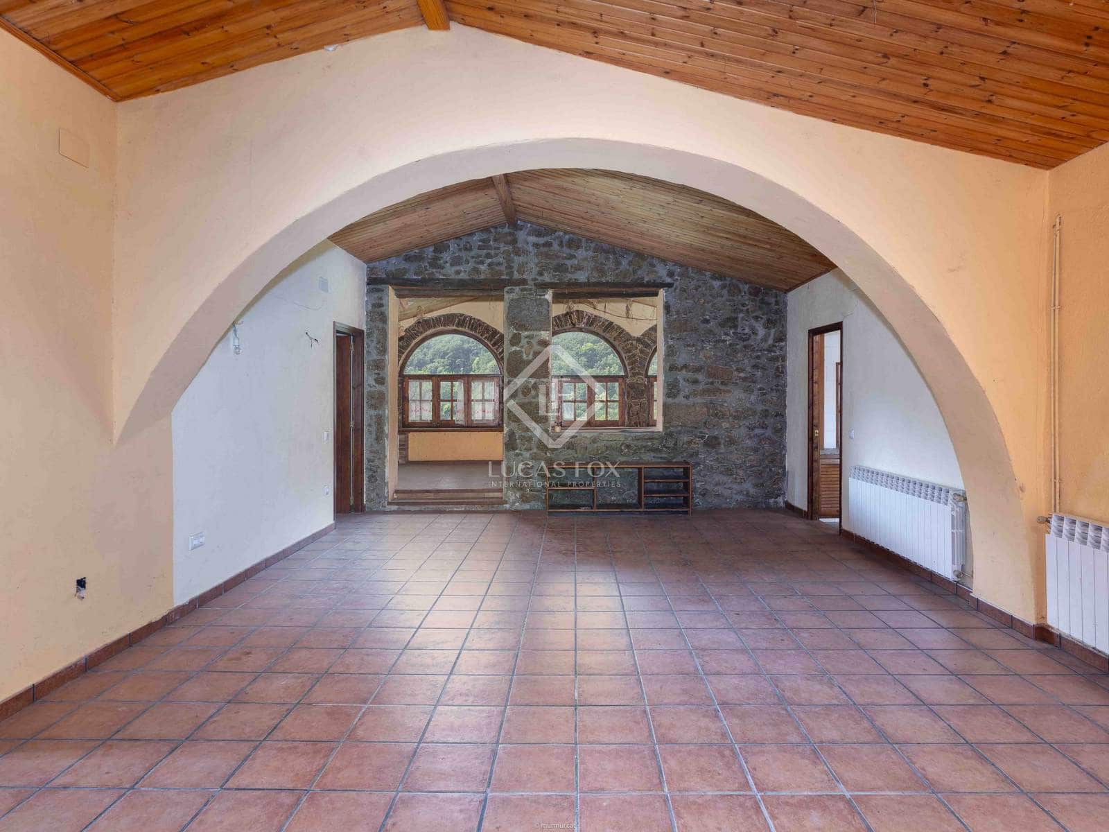 15 soveværelse Finca/Landehus til salg i La Vall de Bianya med swimmingpool garage - € 1.050.000 (Ref: 8444848)