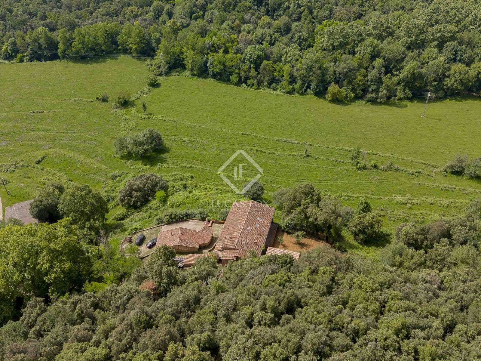 15 soveværelse Finca/Landehus til salg i La Vall de Bianya med swimmingpool garage - € 1.050.000 (Ref: 8444848)