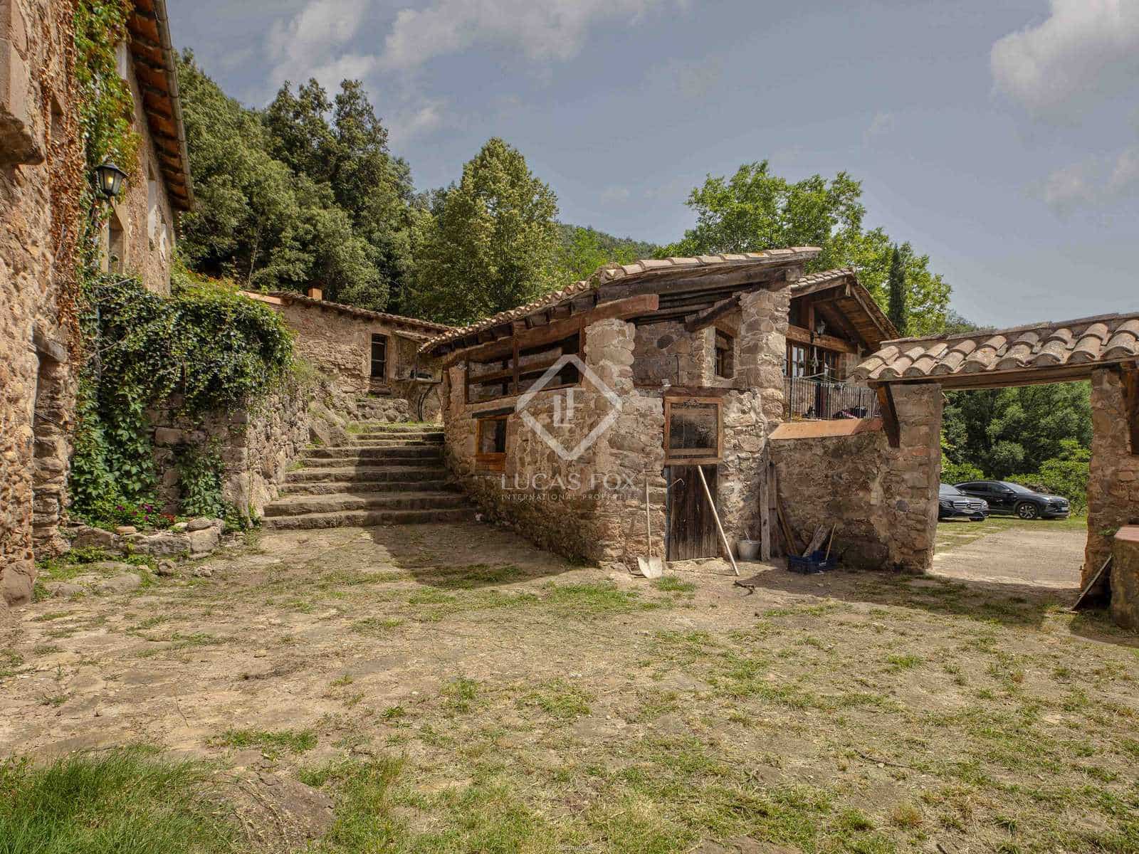 15 soveværelse Finca/Landehus til salg i La Vall de Bianya med swimmingpool garage - € 1.050.000 (Ref: 8444848)