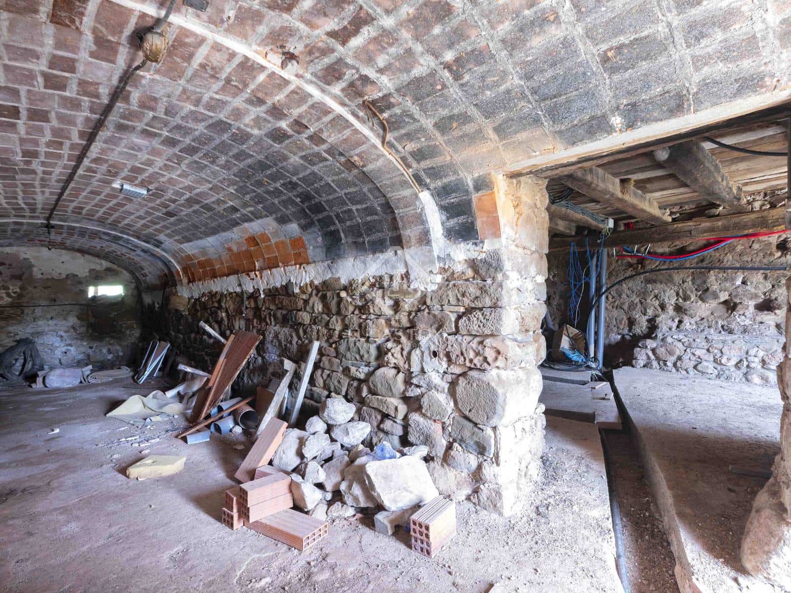 15 soveværelse Finca/Landehus til salg i La Vall de Bianya med swimmingpool garage - € 1.050.000 (Ref: 8444848)