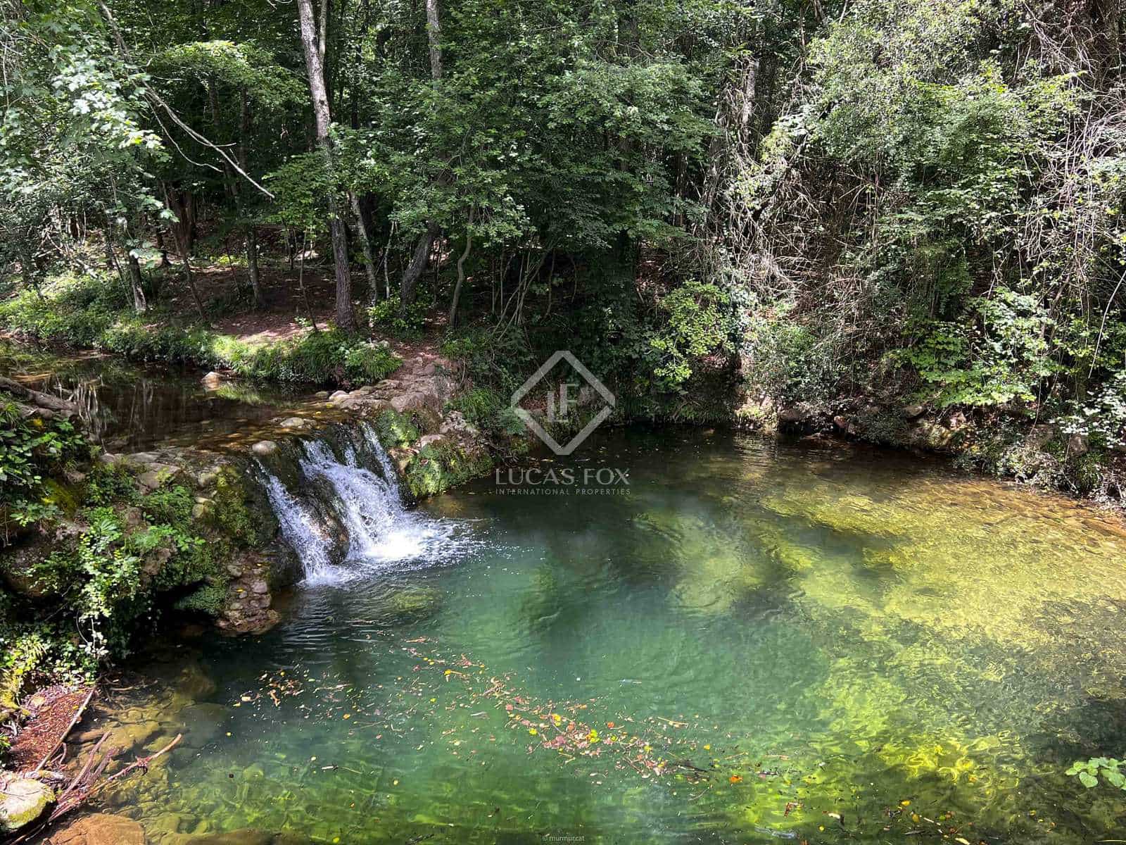 15 soveværelse Finca/Landehus til salg i La Vall de Bianya med swimmingpool garage - € 1.050.000 (Ref: 8444848)