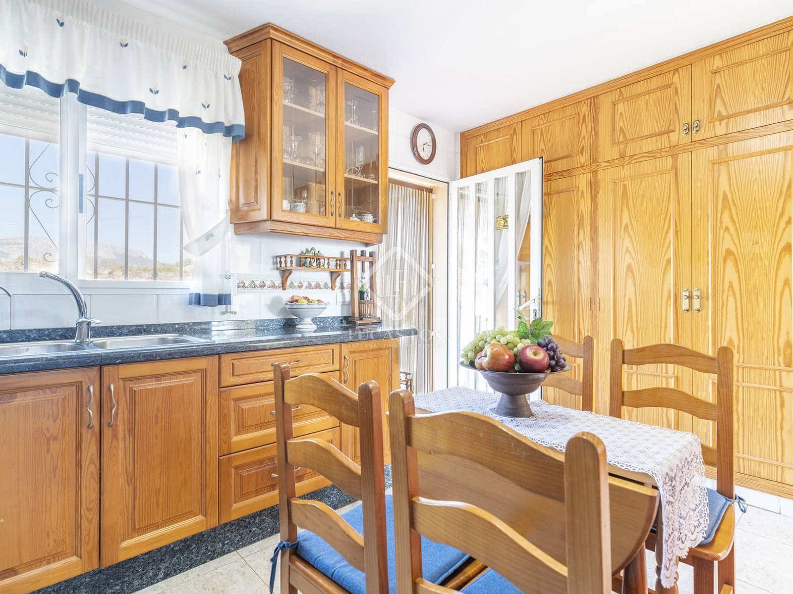 3 bedroom Villa for sale in Altea with pool garage - € 530,000 (Ref: 8448870)