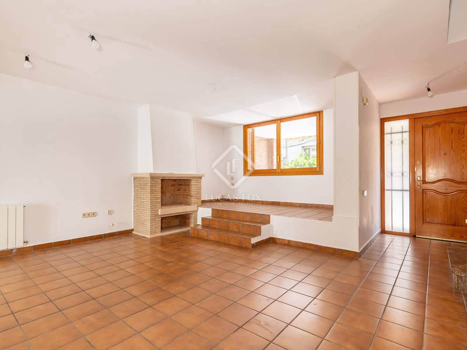 4 bedroom Villa for rent in Esplugues de Llobregat with garage - € 2,950 (Ref: 8449224)