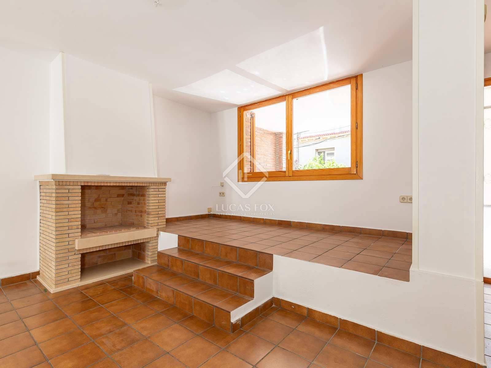 4 bedroom Villa for rent in Esplugues de Llobregat with garage - € 2,950 (Ref: 8449224)