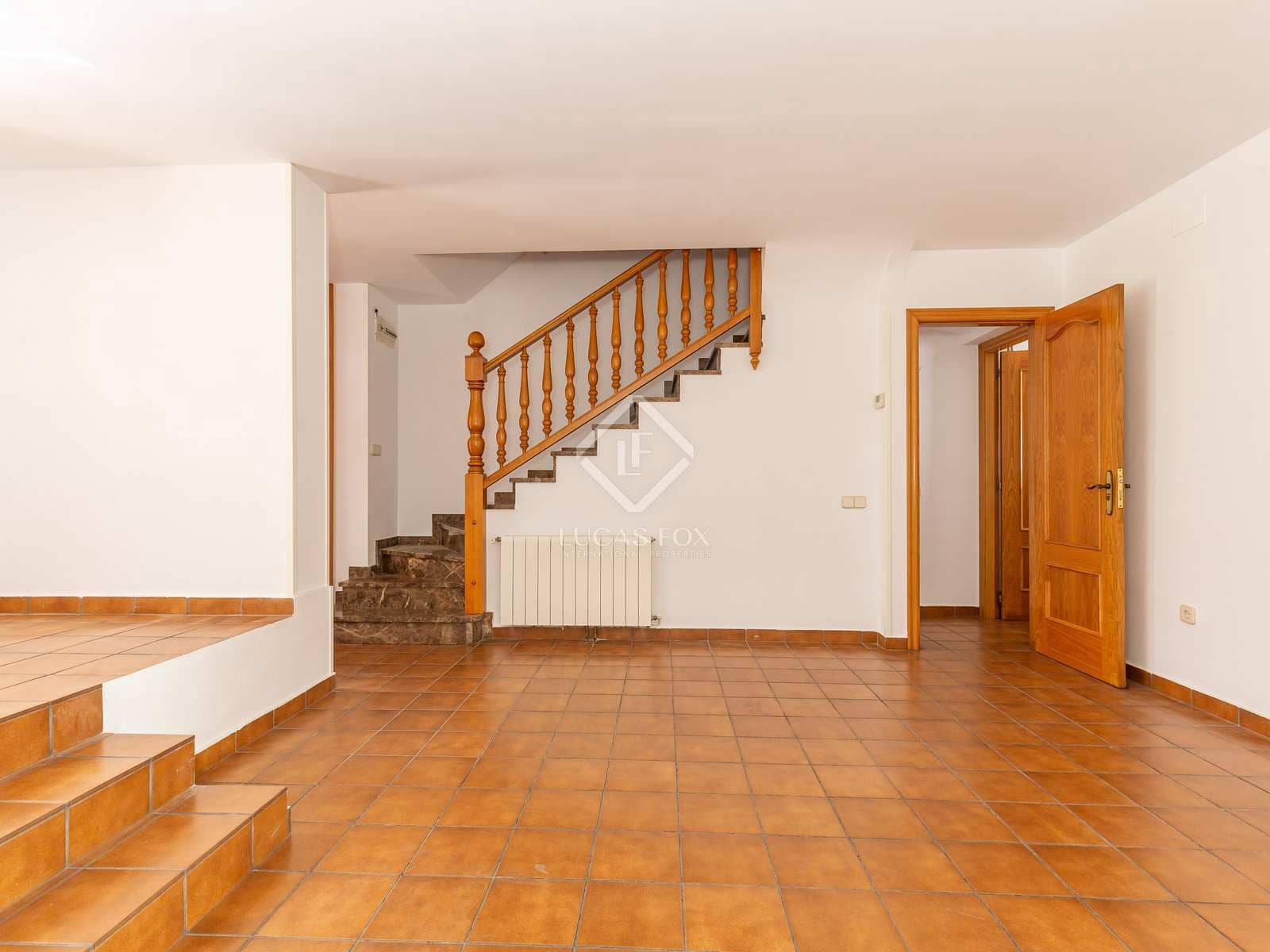 4 bedroom Villa for rent in Esplugues de Llobregat with garage - € 2,950 (Ref: 8449224)