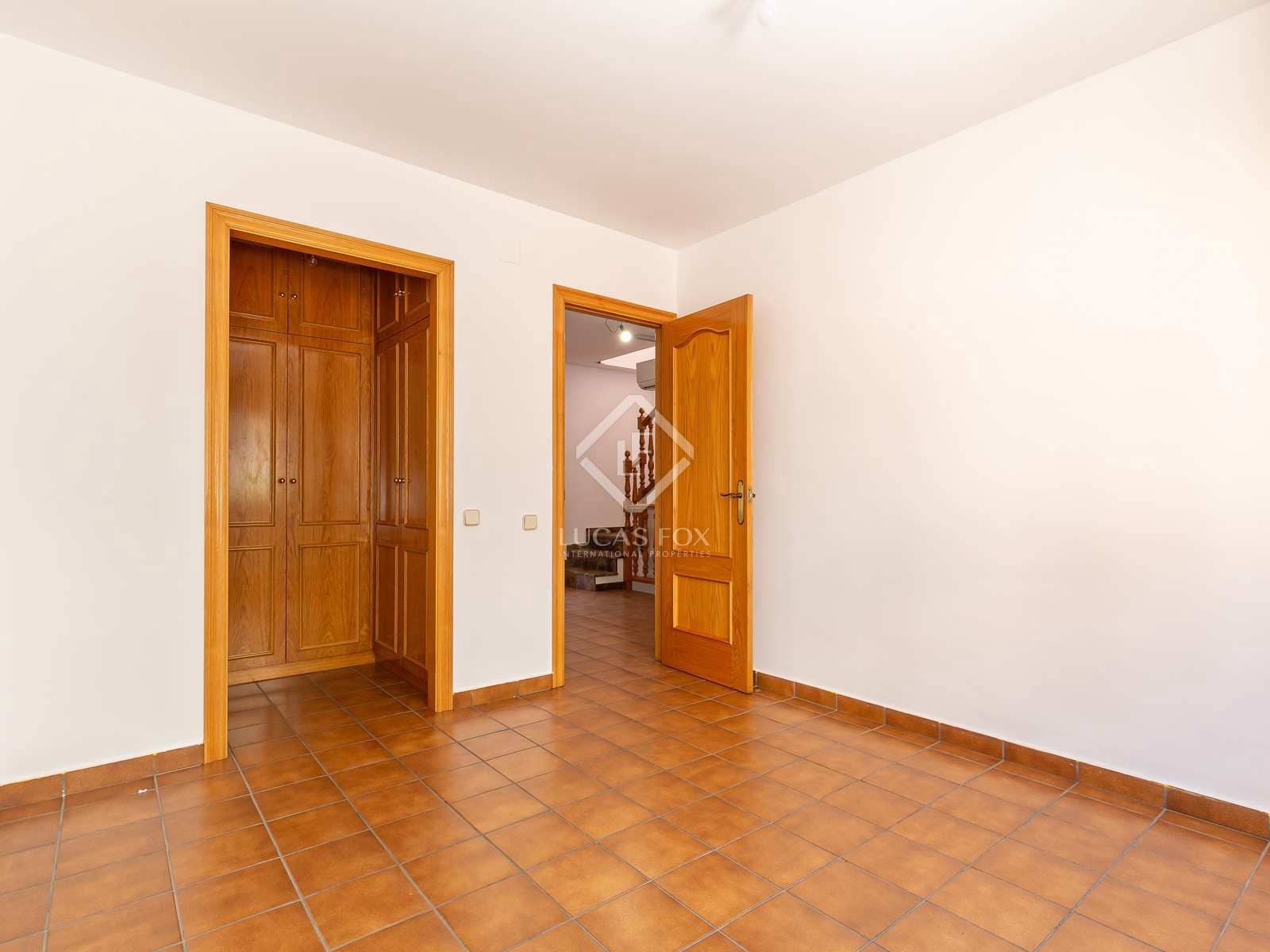 4 bedroom Villa for rent in Esplugues de Llobregat with garage - € 2,950 (Ref: 8449224)