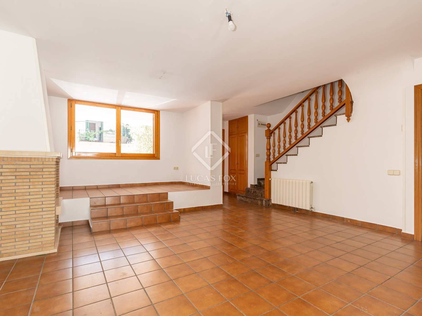 4 bedroom Villa for rent in Esplugues de Llobregat with garage - € 2,950 (Ref: 8449224)