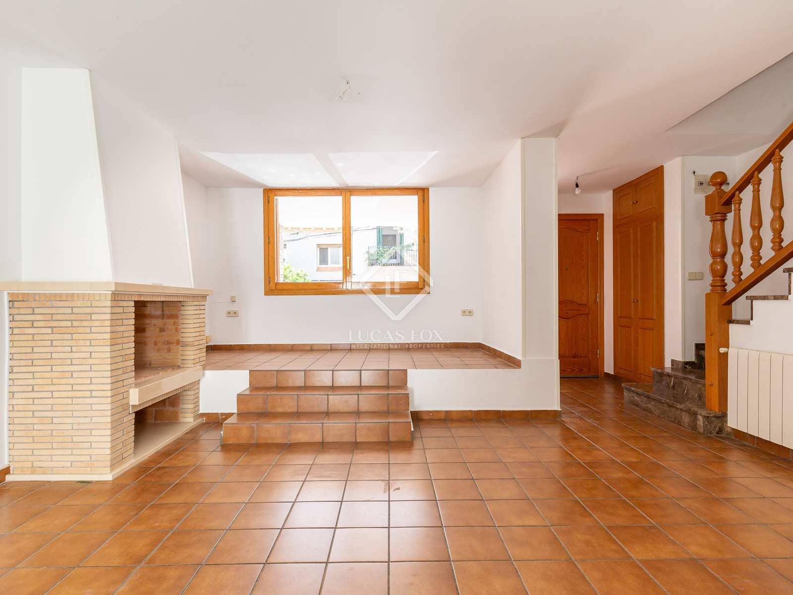 4 bedroom Villa for rent in Esplugues de Llobregat with garage - € 2,950 (Ref: 8449224)