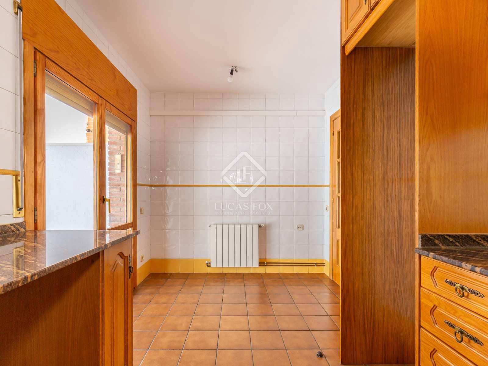 4 bedroom Villa for rent in Esplugues de Llobregat with garage - € 2,950 (Ref: 8449224)