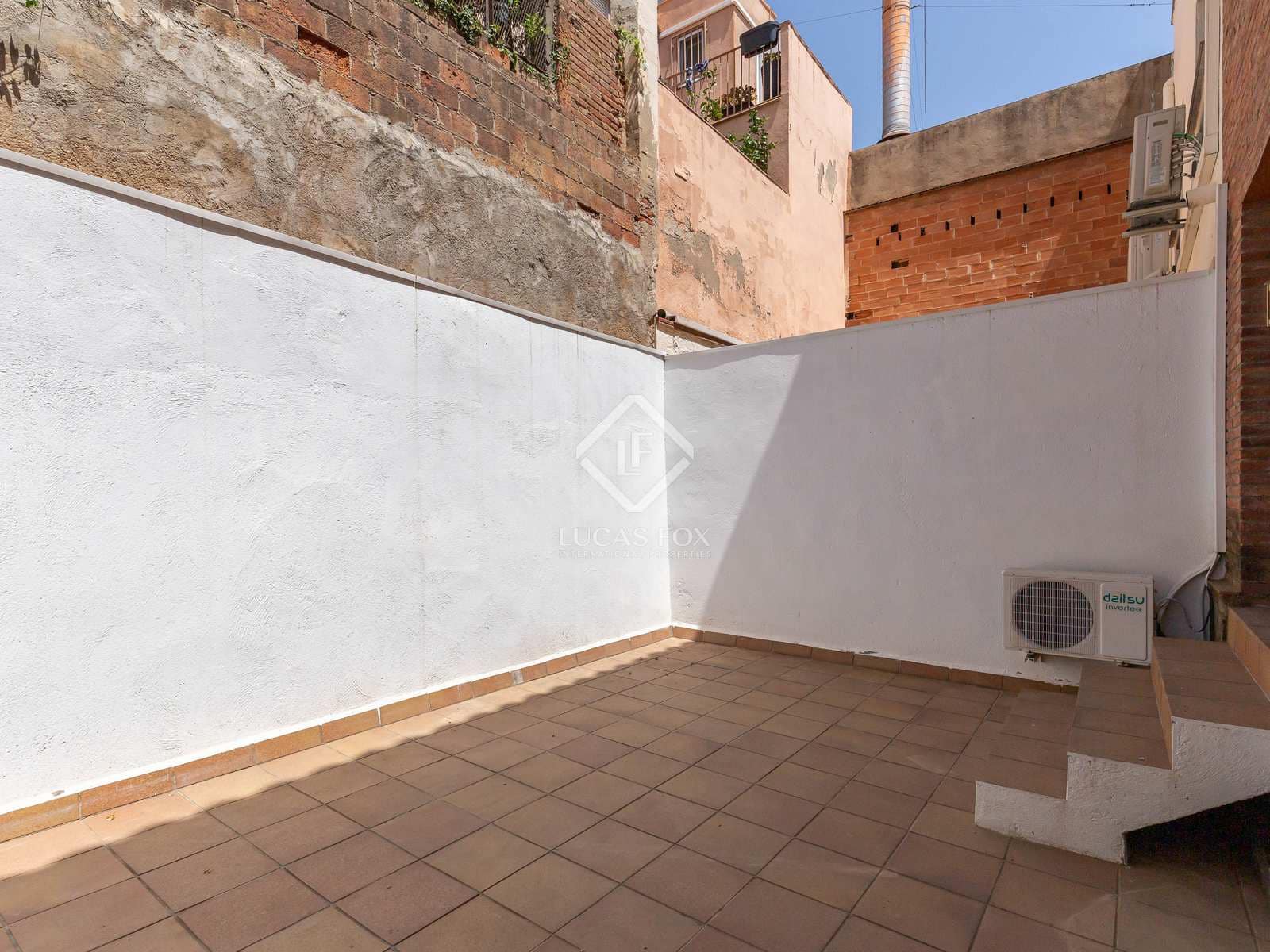 4 bedroom Villa for rent in Esplugues de Llobregat with garage - € 2,950 (Ref: 8449224)