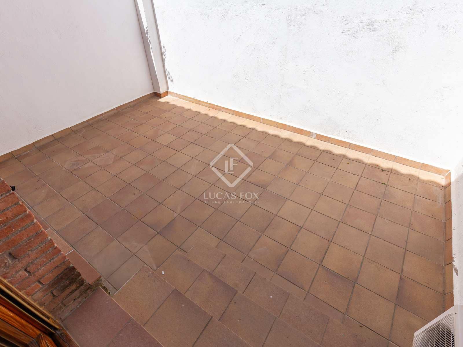 4 bedroom Villa for rent in Esplugues de Llobregat with garage - € 2,950 (Ref: 8449224)