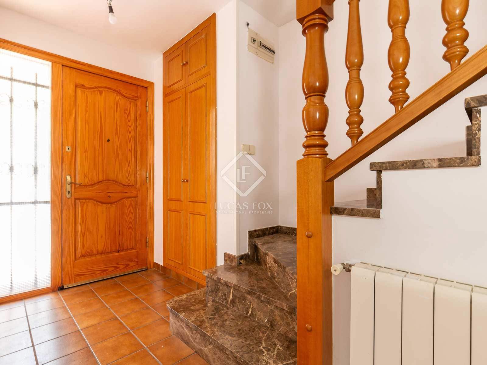 4 bedroom Villa for rent in Esplugues de Llobregat with garage - € 2,950 (Ref: 8449224)