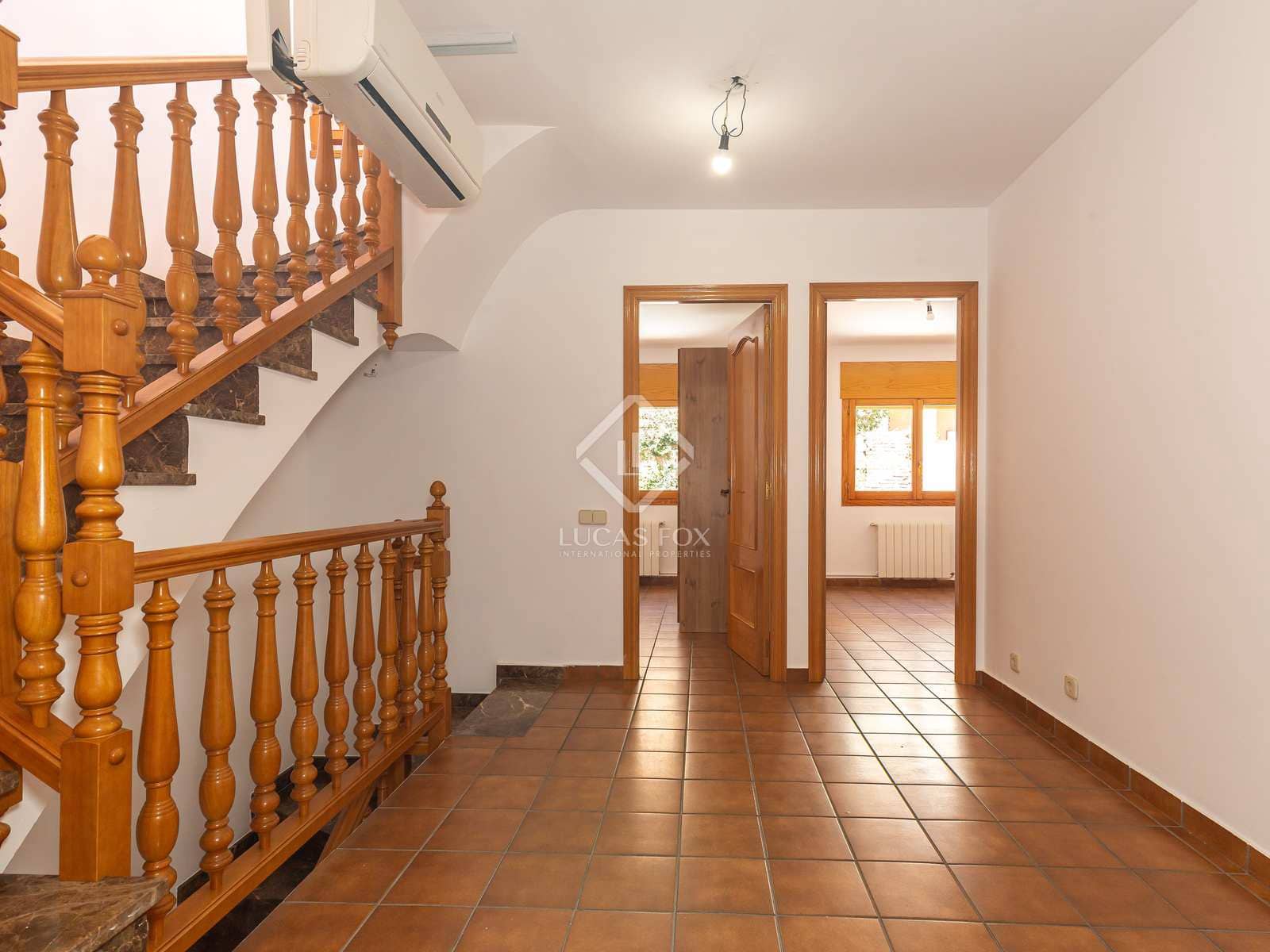 4 bedroom Villa for rent in Esplugues de Llobregat with garage - € 2,950 (Ref: 8449224)