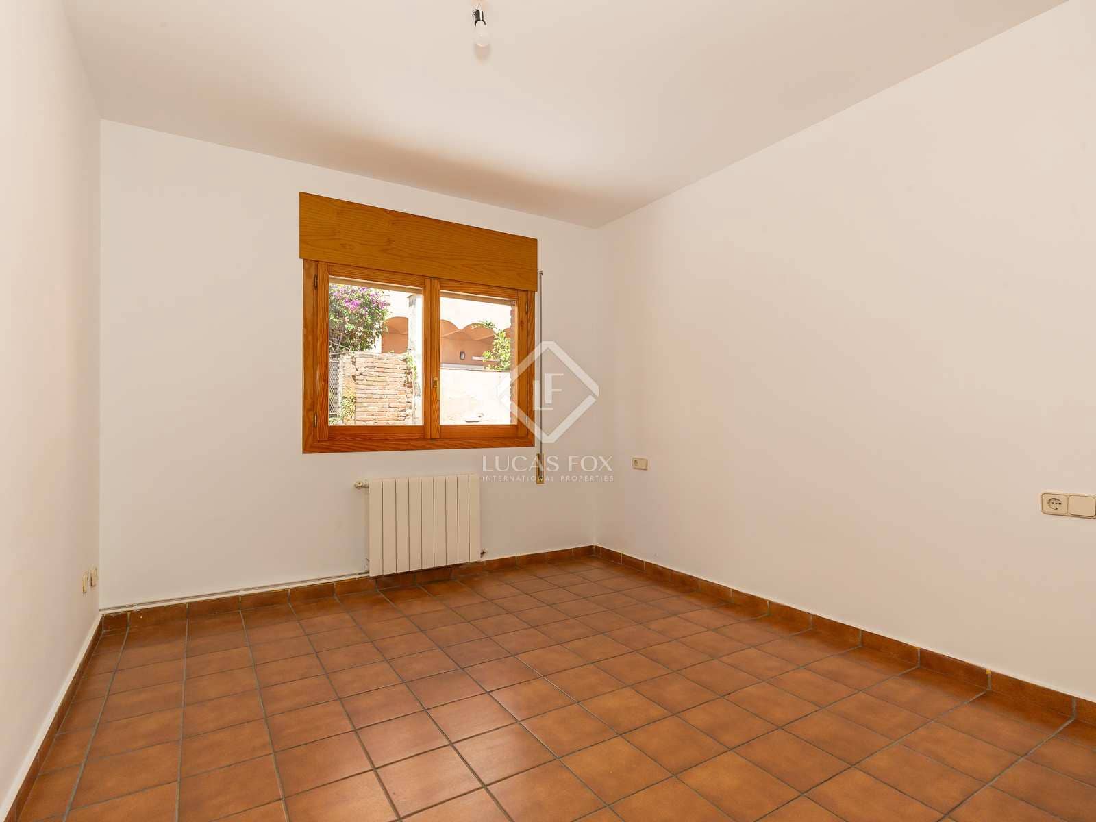 4 bedroom Villa for rent in Esplugues de Llobregat with garage - € 2,950 (Ref: 8449224)