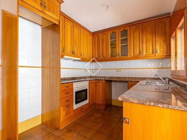 4 bedroom Villa for rent in Esplugues de Llobregat with garage - € 2,950 (Ref: 8449224)