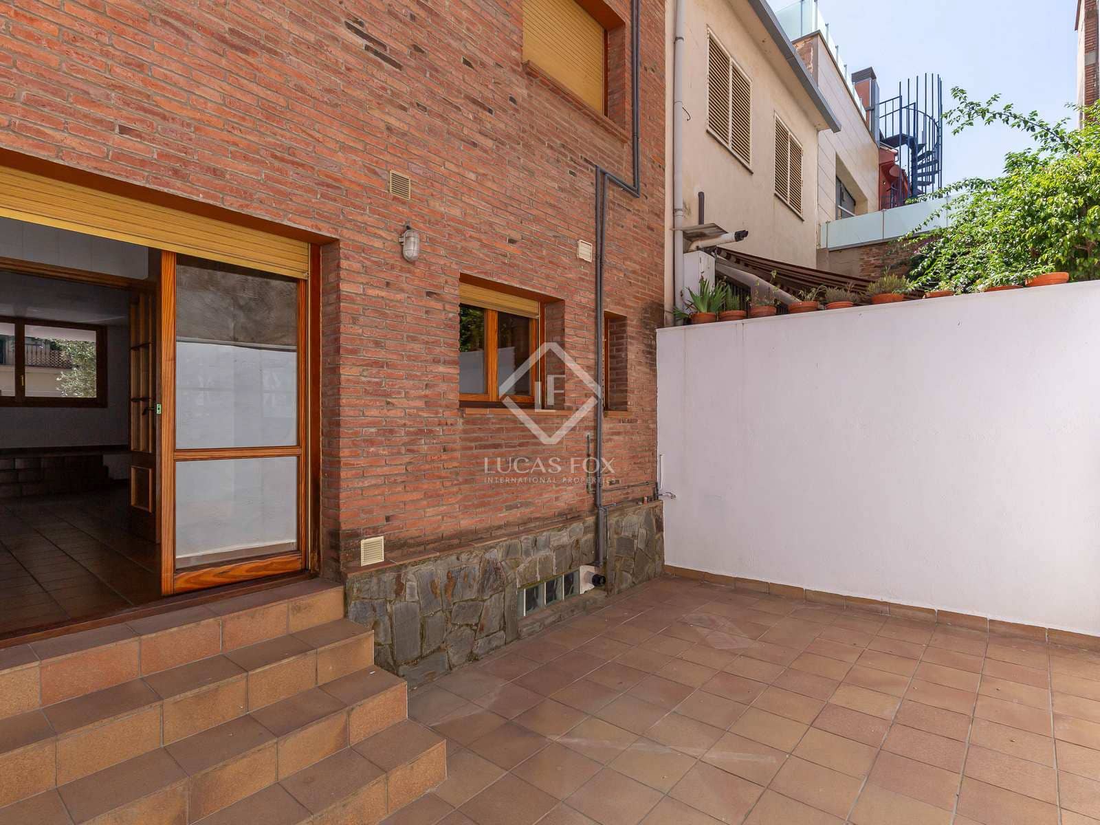 4 bedroom Villa for rent in Esplugues de Llobregat with garage - € 2,950 (Ref: 8449224)