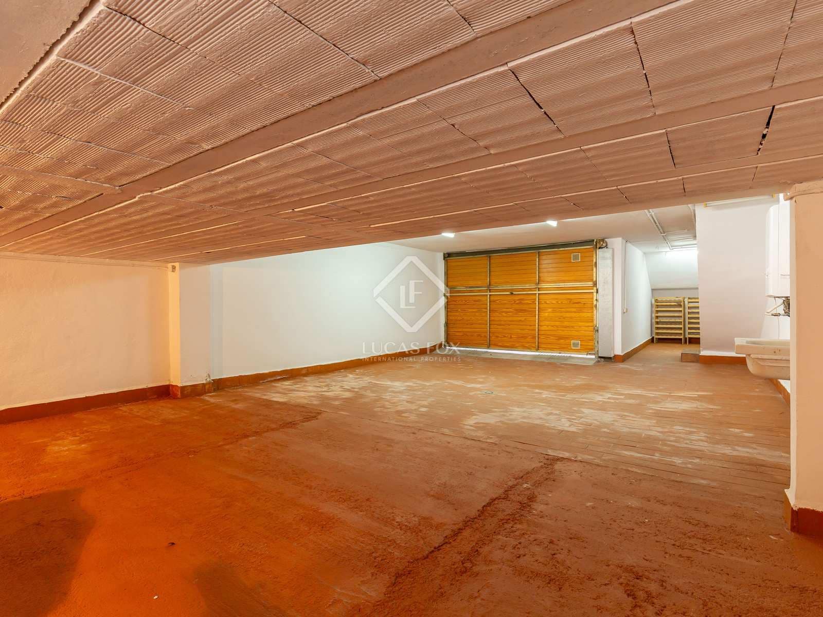 4 bedroom Villa for rent in Esplugues de Llobregat with garage - € 2,950 (Ref: 8449224)